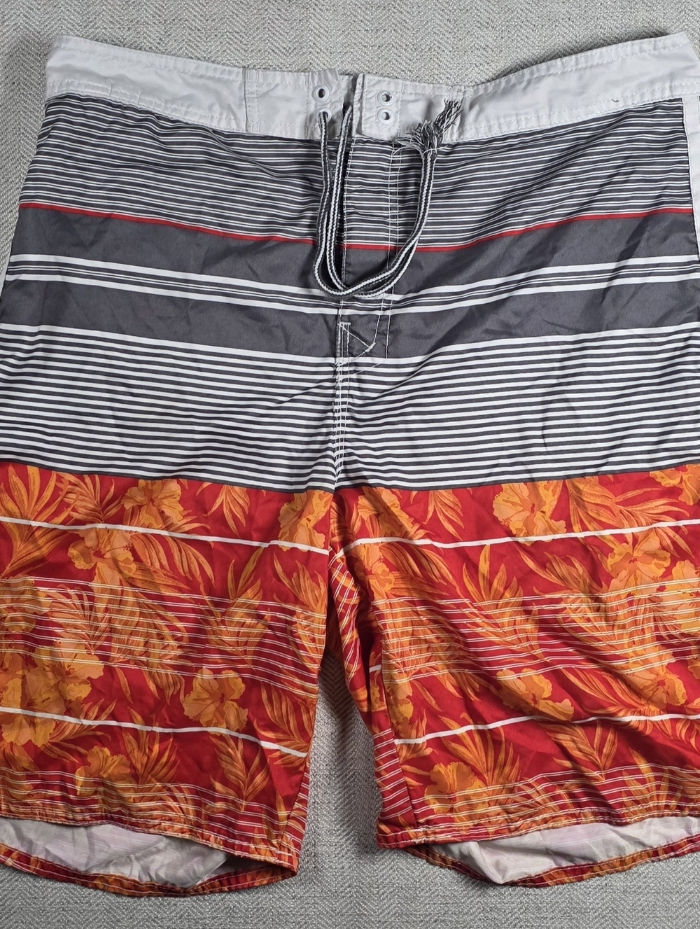 ​Joe Boxer Men's Board Shorts Size 34 Swim Trunks Tropical Floral Striped